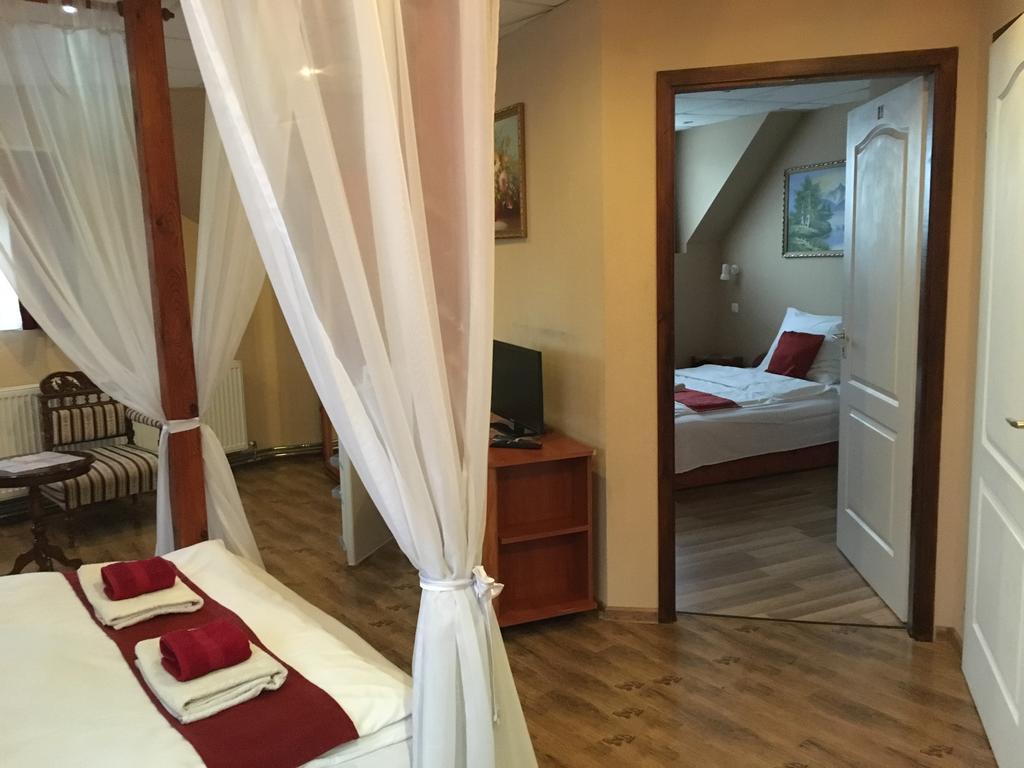 Abszolut Hotel Es Panzio Nyirbator Room photo